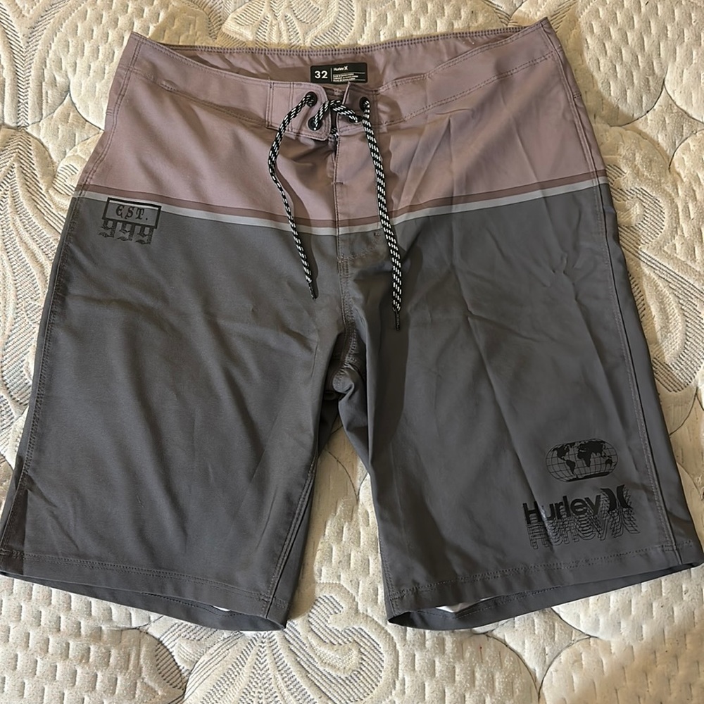 Hurley Men’s World Tour Colorblocked Board Shorts